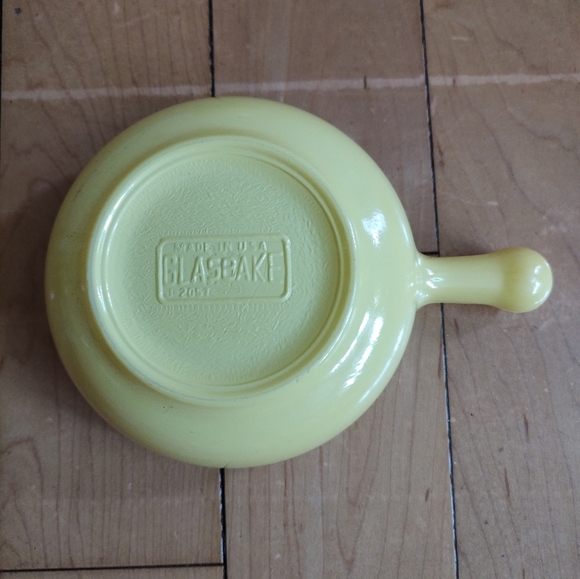 Glasbake Set of 5 Milk Glass Pale Yellow and White Handle Soup Bowls - Picture 8 of 12